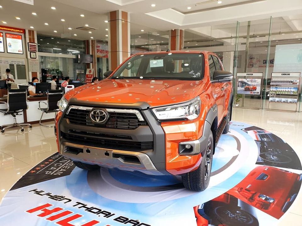 Toyota Hilux 2.8At 4X4 Phiên Bản 2021 | Màu Cam