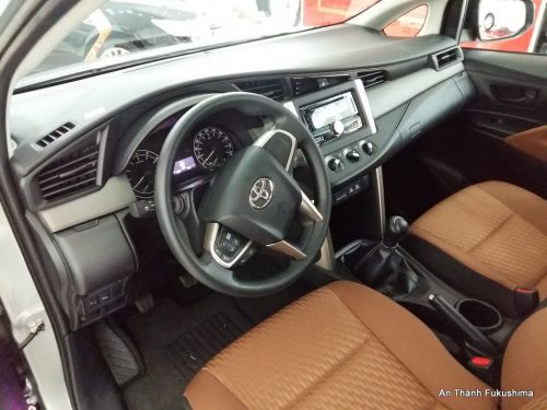 Chi tiết xe Toyota Innova 2.0E MT 2018 - phiên bản bán chạy nhất